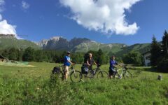 Ciclisti al passo della Presolana presso l'hotel Des Alpes[:en]Cycling to Presolana near Hotel Des Alpes[:]
